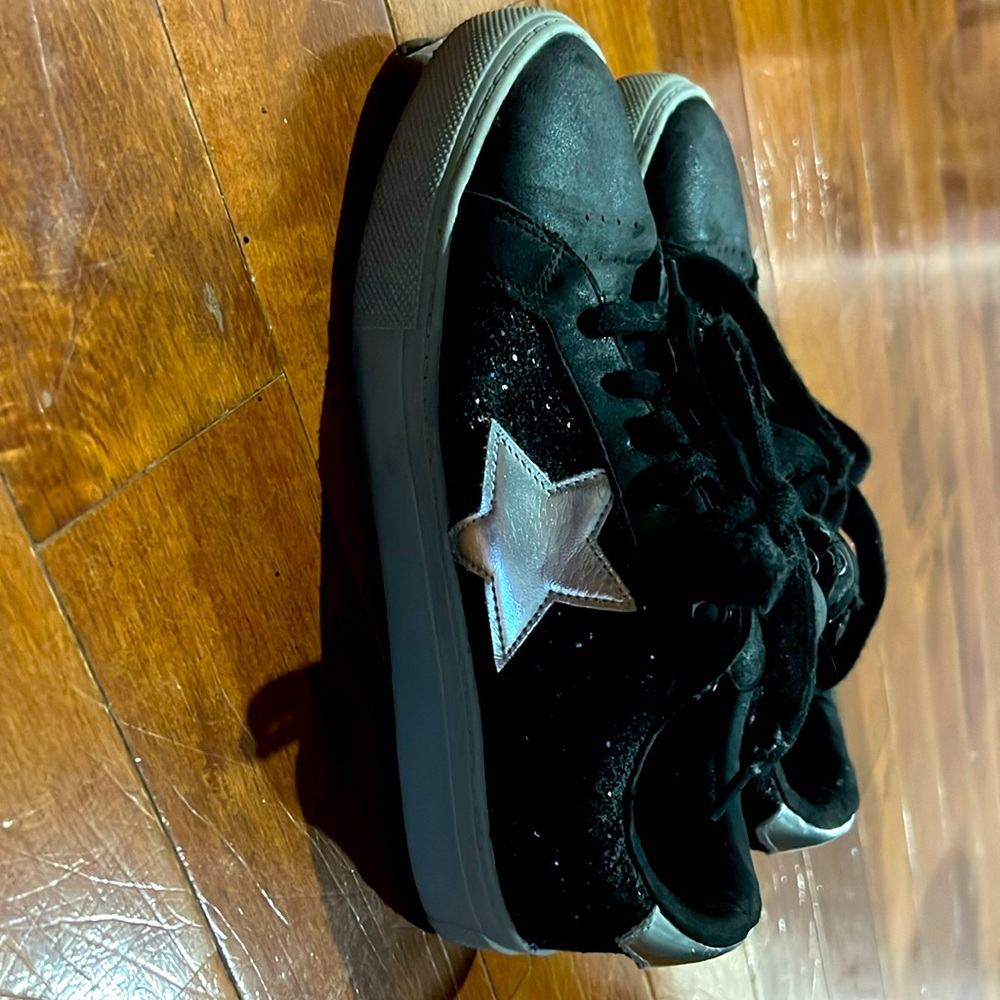 TIME and TRU Black Silver Glitter Star Memory Foam  Sneakers